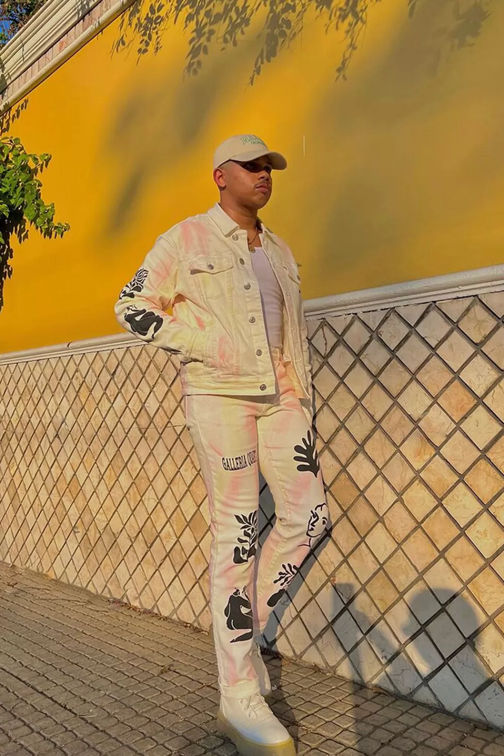 Jackets + Outerwear>Forever 21 Galleria Quarta Graphic Trucker Jacket White/Multi
