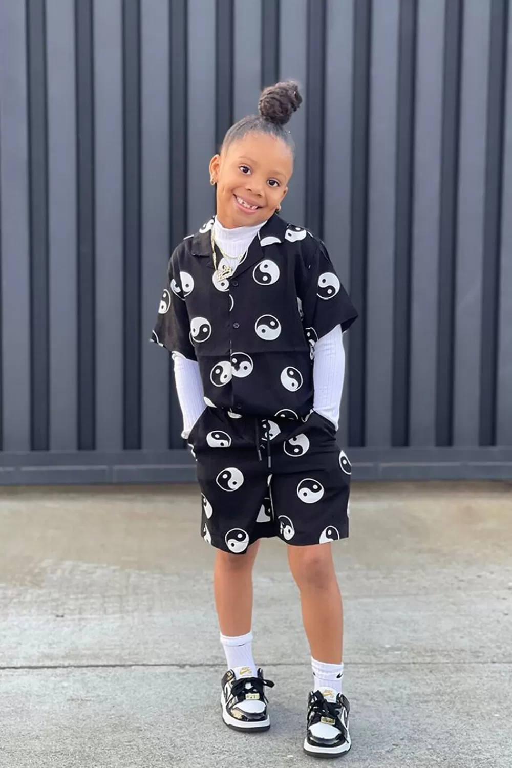 Tops>Forever 21 Kids Yin Yang Print Shirt (Girls + Boys) Black/White