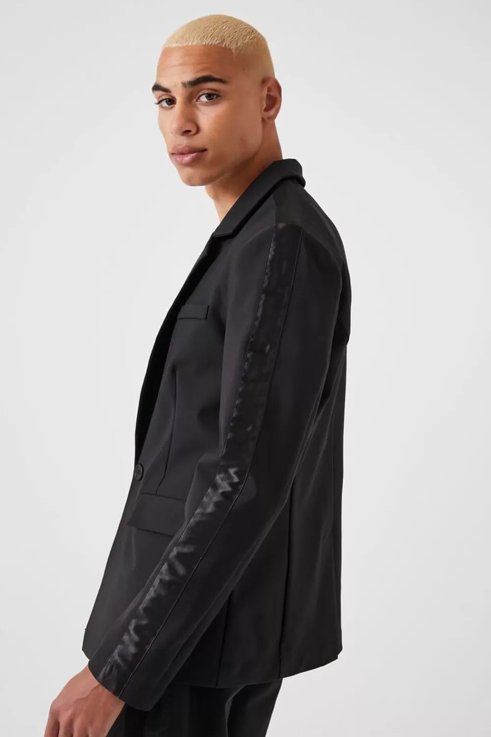 Jackets + Outerwear>Forever 21 Notched Button-Front Blazer Black/Black