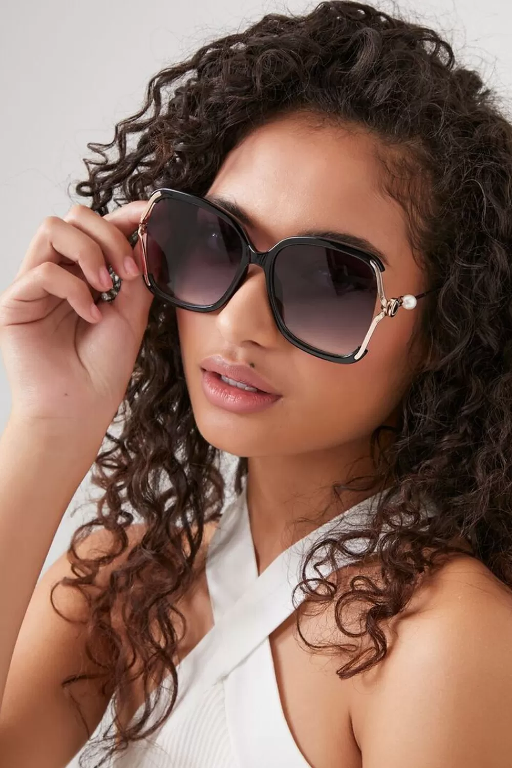 Sunglasses + Readers>Forever 21 Oversized Square Sunglasses Black/Black