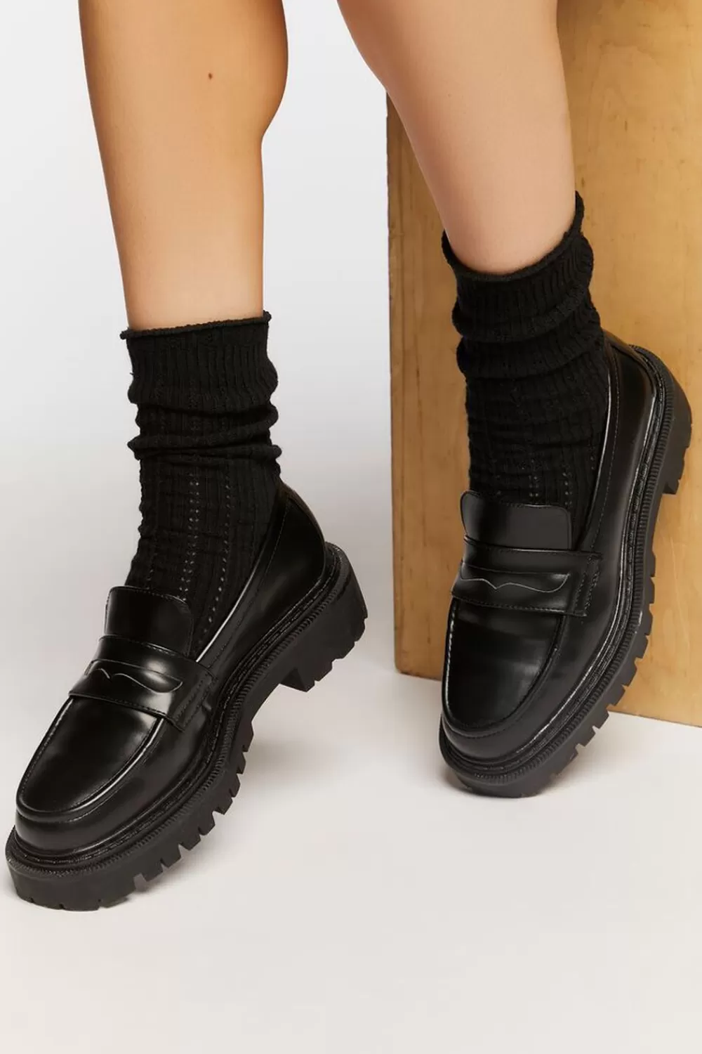 Socks + Tights>Forever 21 Pointelle Knit Crew Socks Black