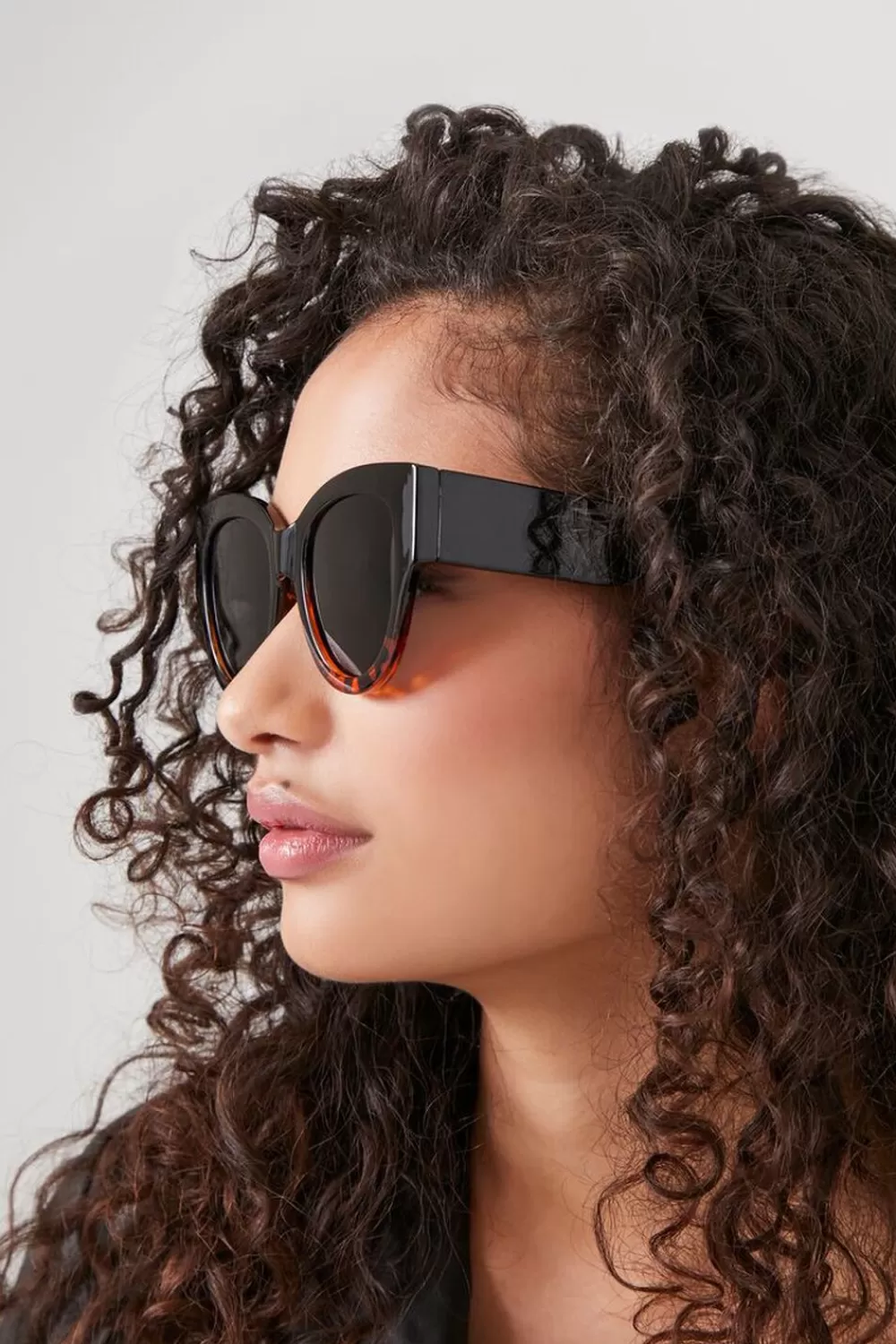 Sunglasses + Readers>Forever 21 Tinted Round Sunglasses Black/Black